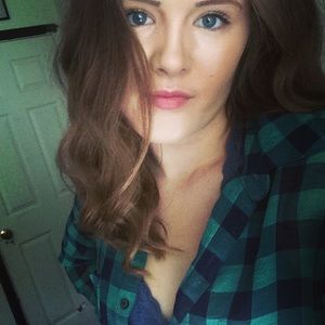 Meet your Posher, Joelle